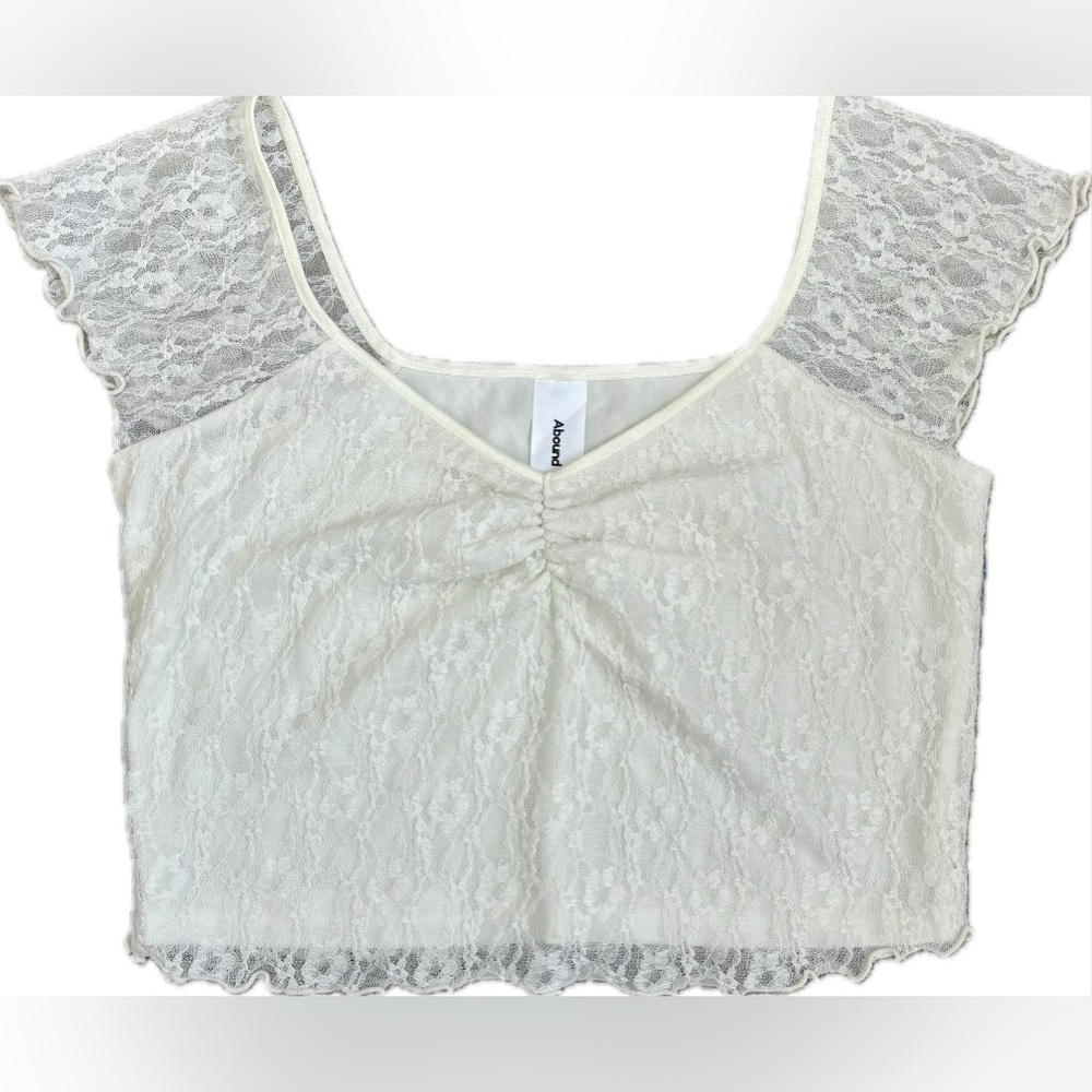 ✨NWT Medium Abound Off White Creamy Lacey Crop Top Blouse